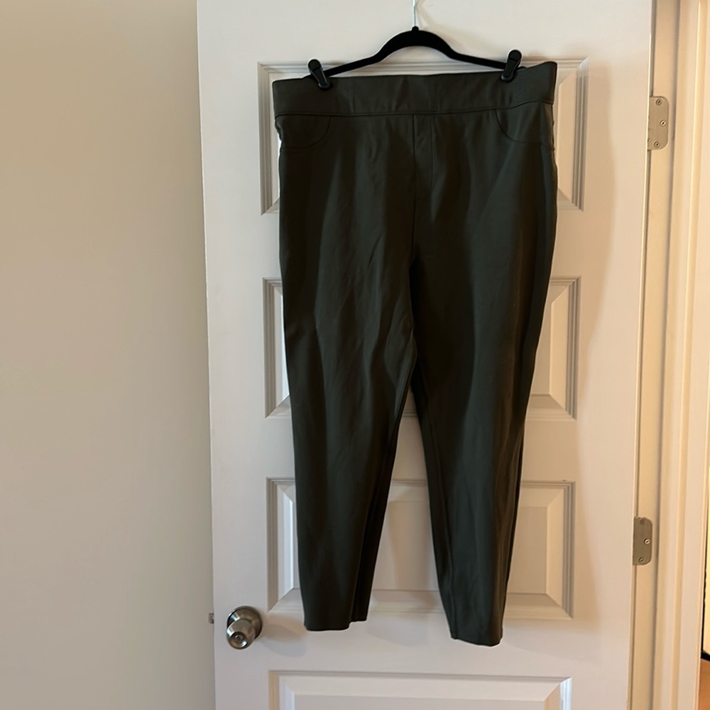 Spanx Ponte Ankle Length Leggings in Olive Green